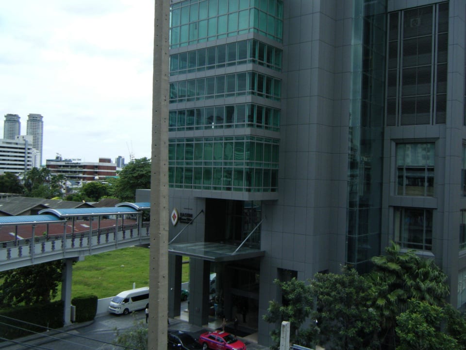 Steg vom Hotel direkt zum Skytrain Eastin Grand Hotel Sathorn