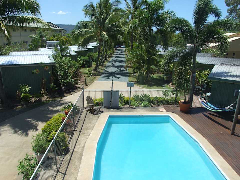 Driveway Entrance Bush Village Budget Cabins