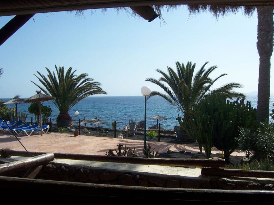 Der Blick aus der Poolbar zum Meer SBH Hotel Royal Monica
