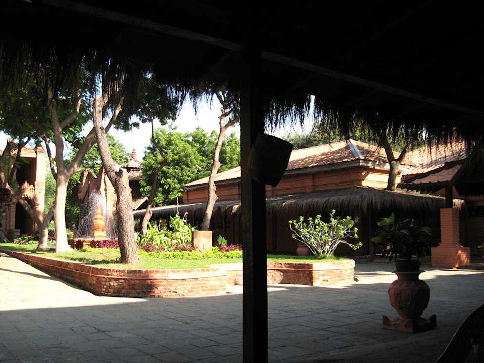 Einfahrt von der Lobby aus gesehen Hotel Bagan River View