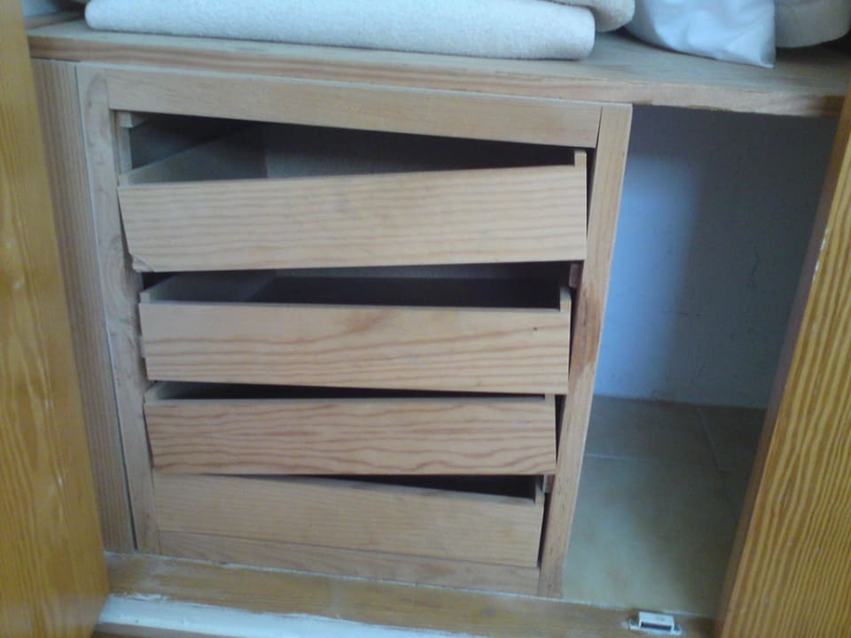 Kleiderschrank FLOR los Almendros Apartamentos