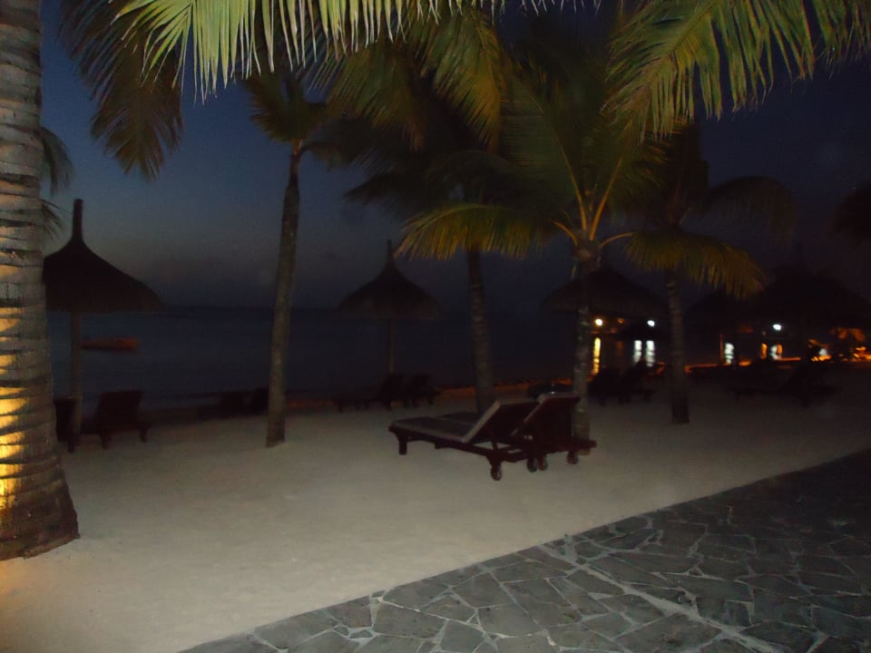 Der Strand am Abend Le Meridien Ile Maurice