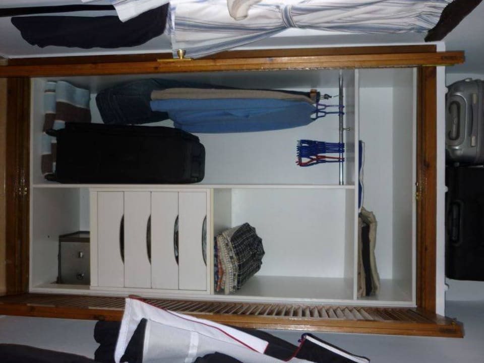Kleiderschrank mit Safe Hotel Aldea Cala Fornells 2