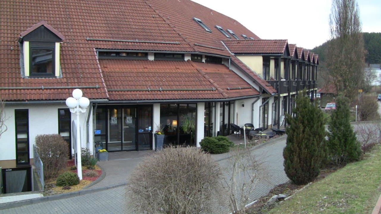 Haupteingang Göbel's Seehotel Diemelsee