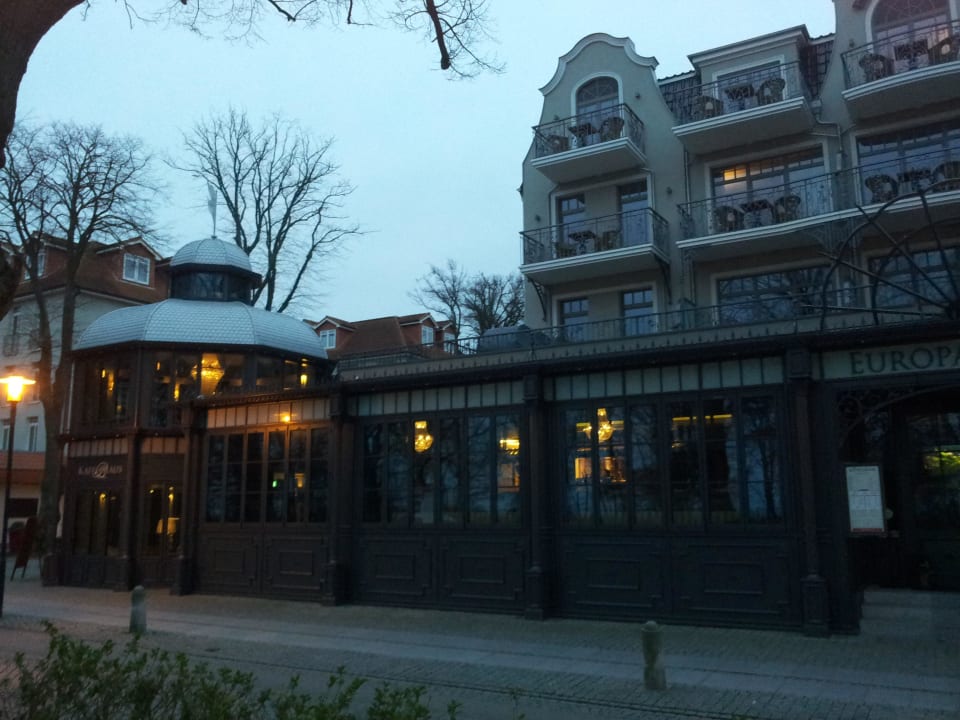 Frontansicht mit Balkonzimmer Blick auf Ostsee Europa Hotel Kühlungsborn