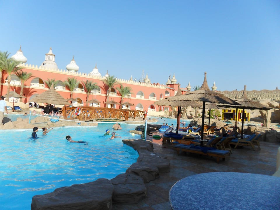 Главный бассейн Pickalbatros Alf Leila Wa Leila Resort - Neverland Hurghada