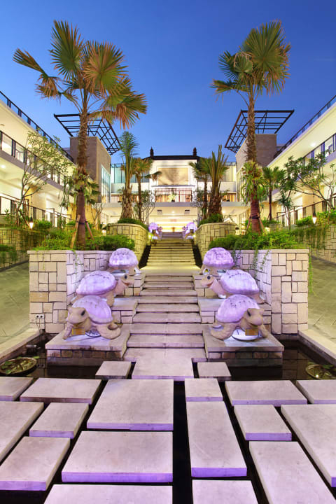 Entrance Hotel Grand Inna Kuta