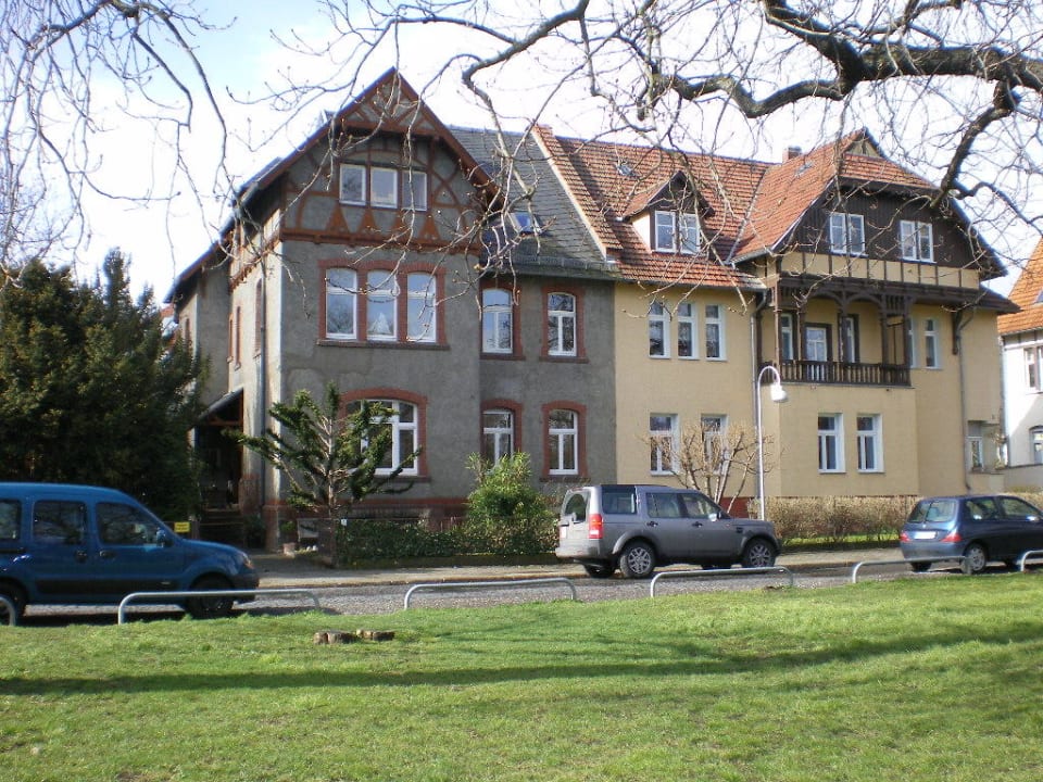 Die Villa vom Park aus fotografiert Pension Villa am Park