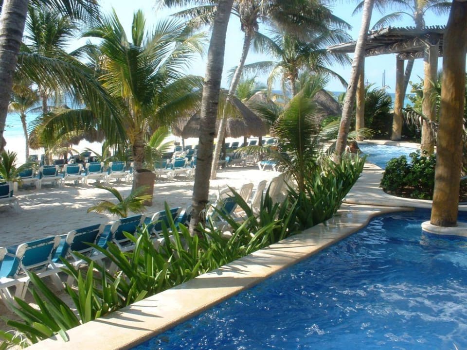 Im Whirlpool mit Meerblick Cocktail trinken Catalonia Royal Tulum Beach & Spa Resort - Adults only