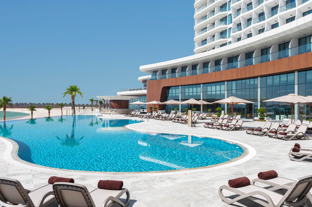 Pool Hampton by Hilton Marjan Island