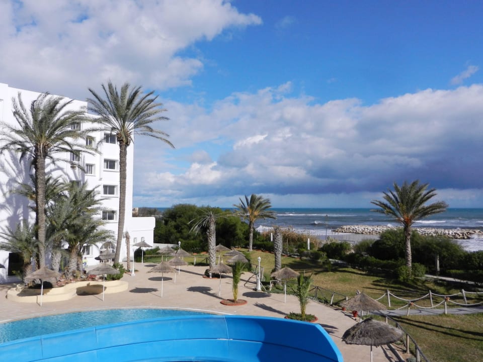 Ausblick vom großen Pool auf den Strandabschnitt Marhaba Royal Salem
