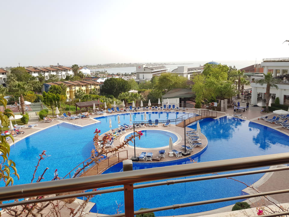 Pool Side Prenses Resort & Spa