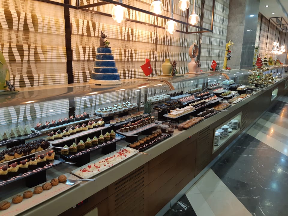 Gastro Saturn Palace Resort Hotel