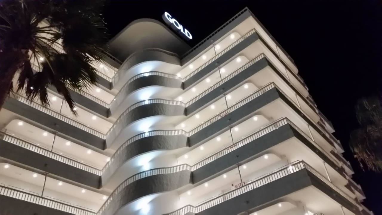 Bei Nacht Hotel Gold by Marina