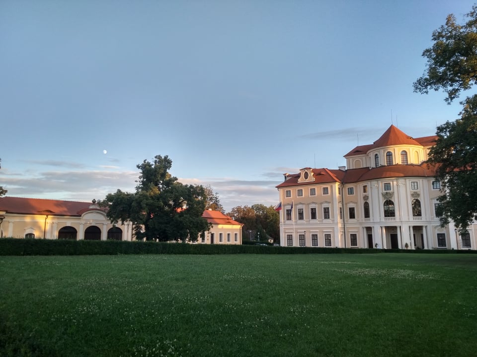Außenansicht Château Hotel Liblice