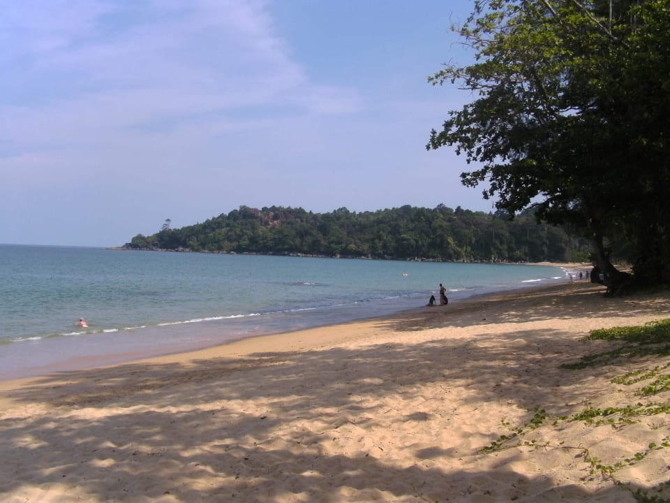 Rechts raus am Strand Khao Lak Merlin Resort