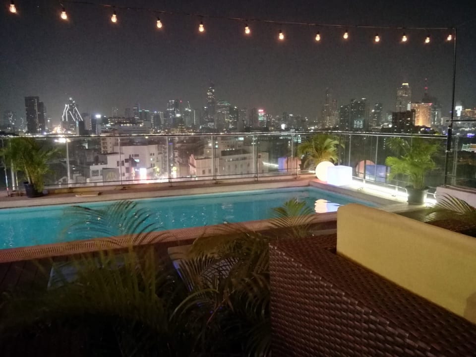 Pool und Bar auf dem Dach Hotel Royal Bangkok