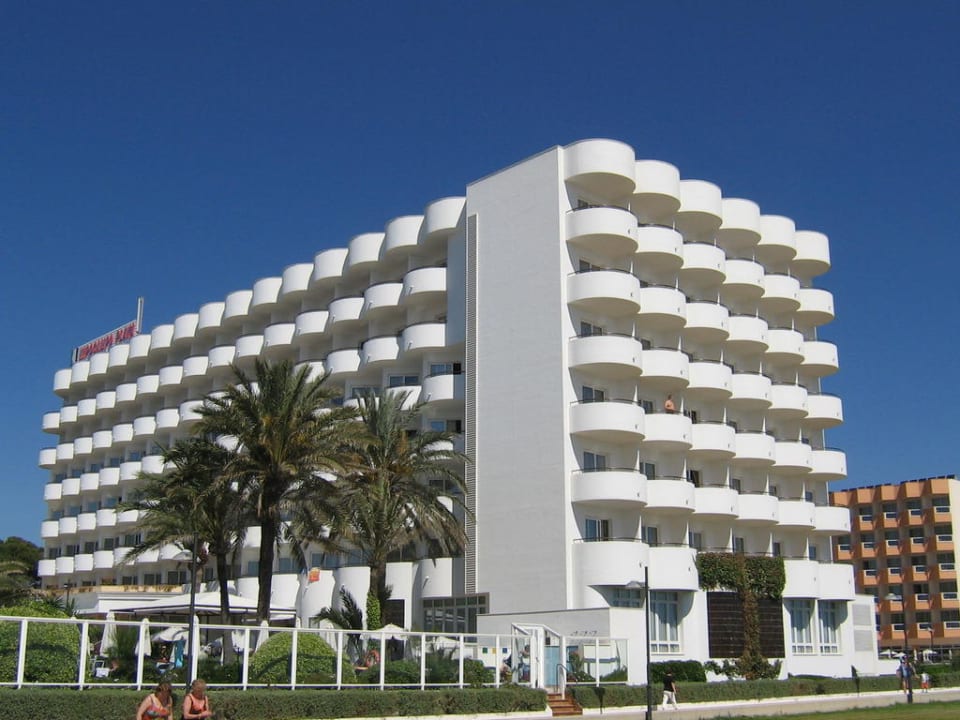 Ausblick vom Strand aufs Hotel Hipotels Hipocampo Playa