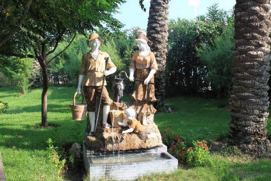 Brunnen im Garten Dobedan Exclusive Hotel And Spa