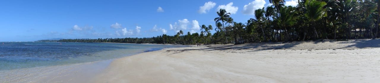 Spaziergang am Strand Bahia Principe Grand El Portillo