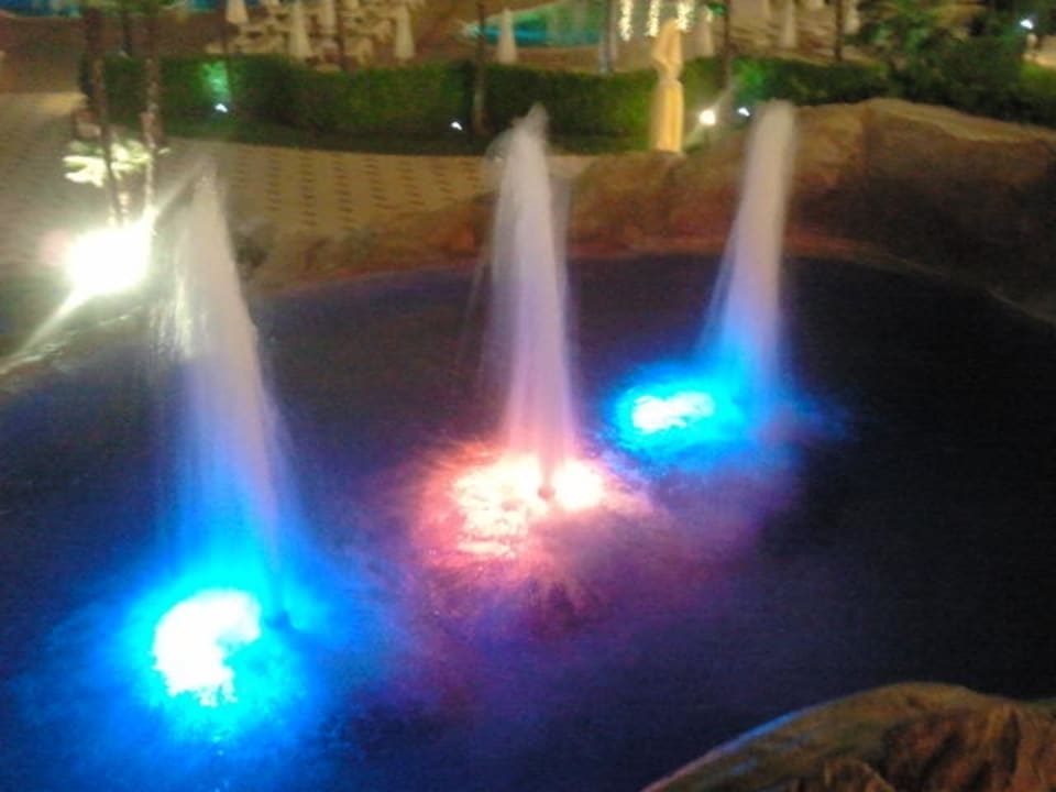 Hoteleigener Wasserfall  DIT Majestic Beach Resort