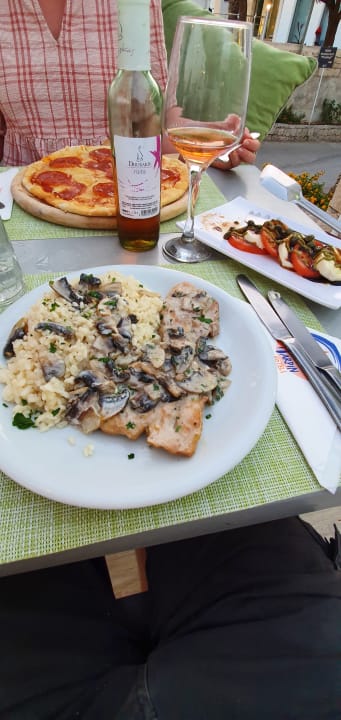 Gastro HARPIN Happy Days Beach Hotel