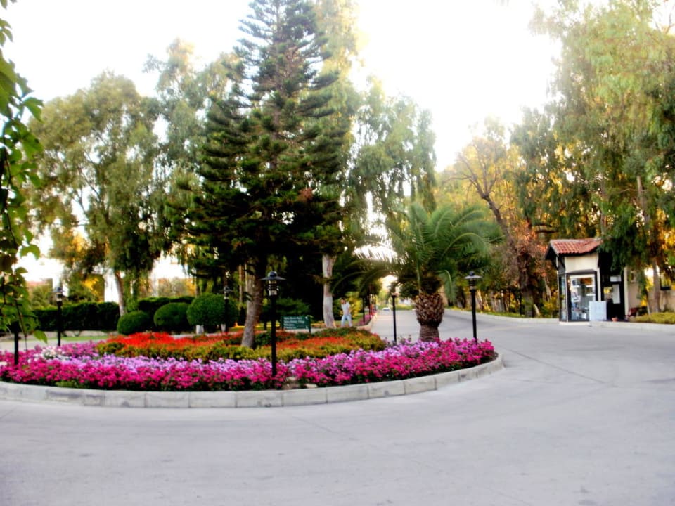 Zufahrt zum Hotel Melas Holiday Village