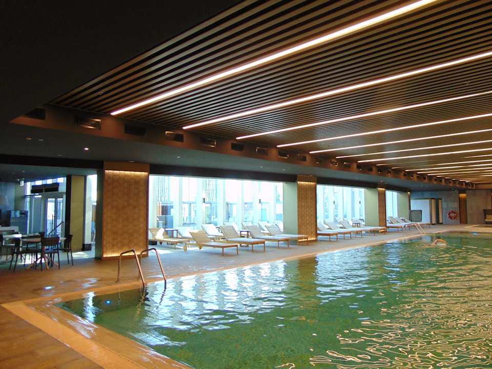 Pool Sheraton Astana Hotel