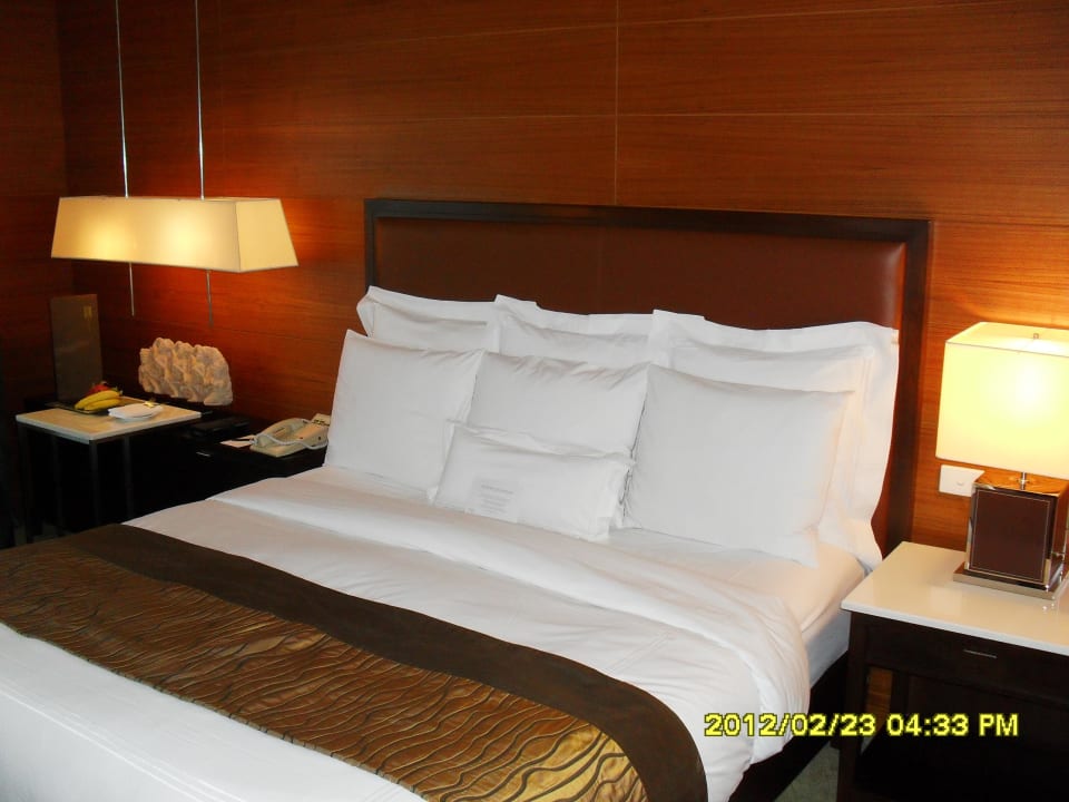 Blick auf das große Bett JW Marriott Hotel Bangkok