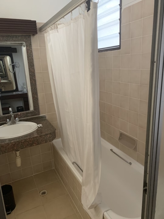 Zimmer Travellers Beach Hotel & Club