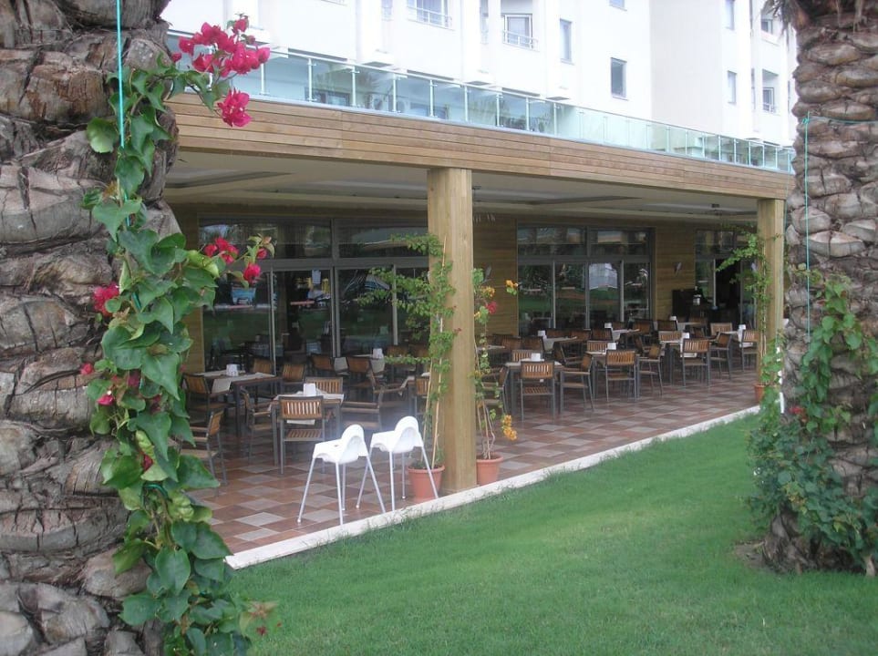 Draußen essen Calimera Hane Garden