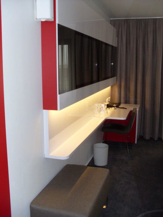 Zimmer linker Teil DORMERO Hotel Hannover