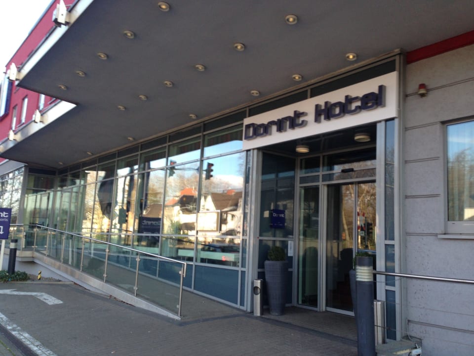 Blick auf Eingang Essential by Dorint Hotel Köln-Junkersdorf