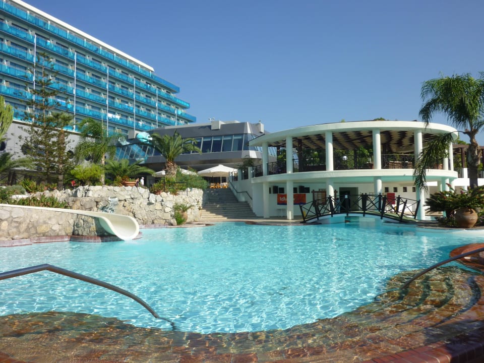 Pool und Restaurant Hotel Calypso Beach