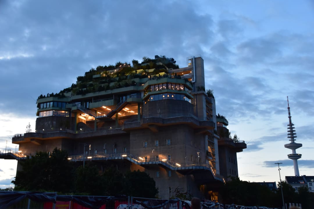 Außenansicht REVERB by Hard Rock Hamburg