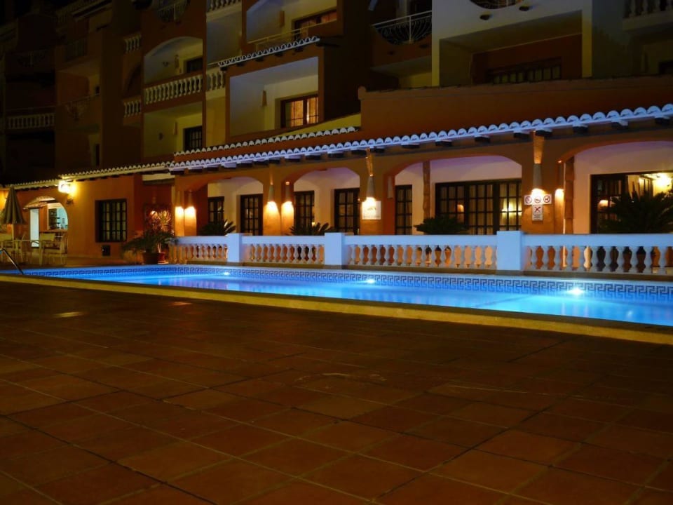 Appartment bei Nacht Hotel Aldea Cala Fornells 2