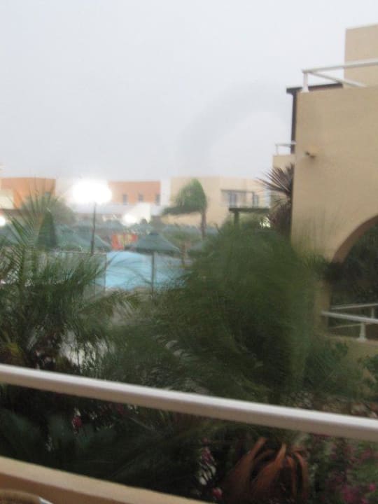 Sturm auf der sonnigen Insel Atlantica Mikri Poli Rhodes