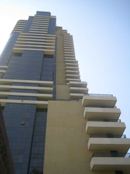 Hotel vom Pool aus Grosvenor House Dubai