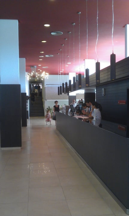 Die Rezeption mit den freundlichen Mitarbeitern blau punta reina