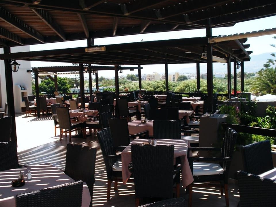 Restaurant draußen Gaia Garden Hotel