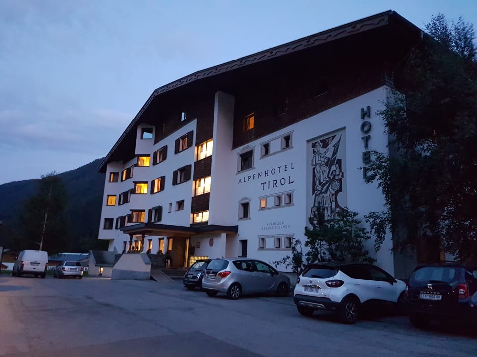 Außenansicht Alpenhotel Tirol