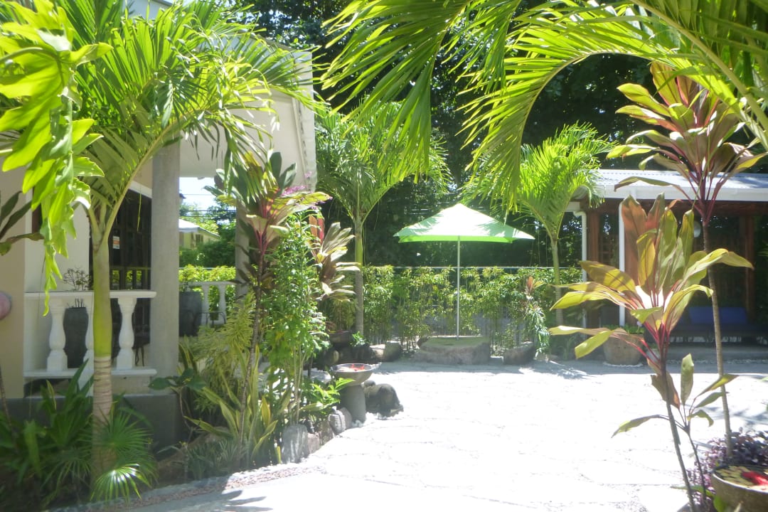 Gartenanlage Guesthouse Cabanes des Anges