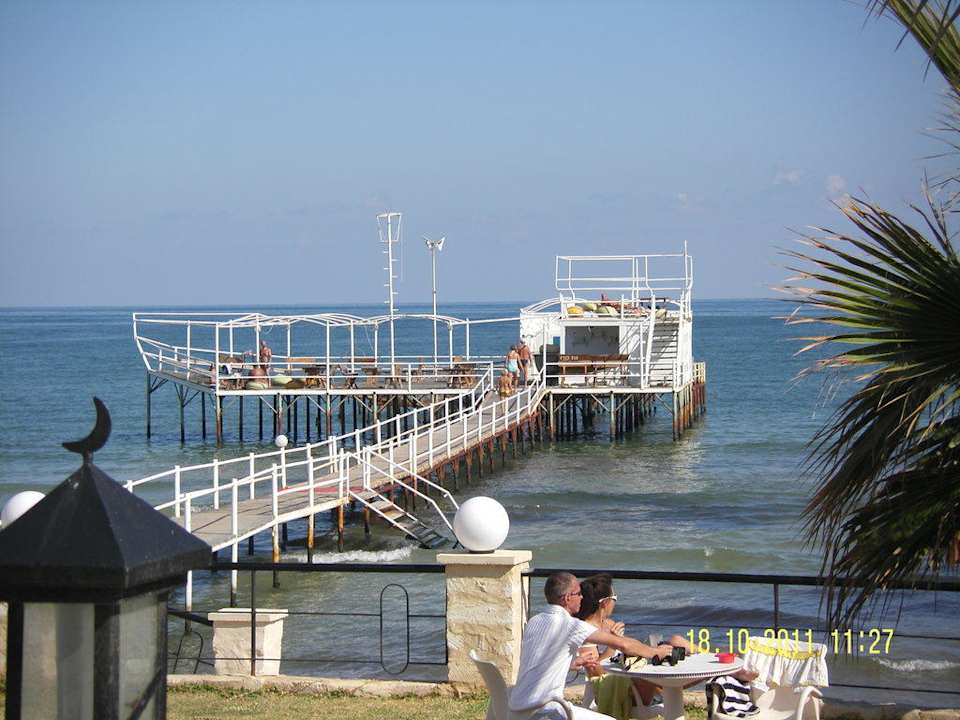 Steg mit Sonnenterrasse Alassio Hotel and Thalasso
