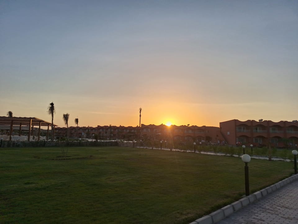 Gartenanlage Three Corners Happy Life Beach Resort