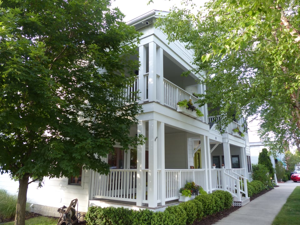 Außenansicht Lake Country Inn