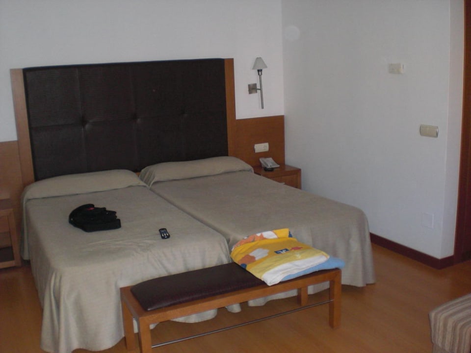 Anicht des Zimmers vom Balkon aus Hotel Garbi Ibiza & Spa