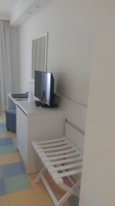 Zimmer mit TV & Kühlschrank Iberostar Waves Bouganville Playa