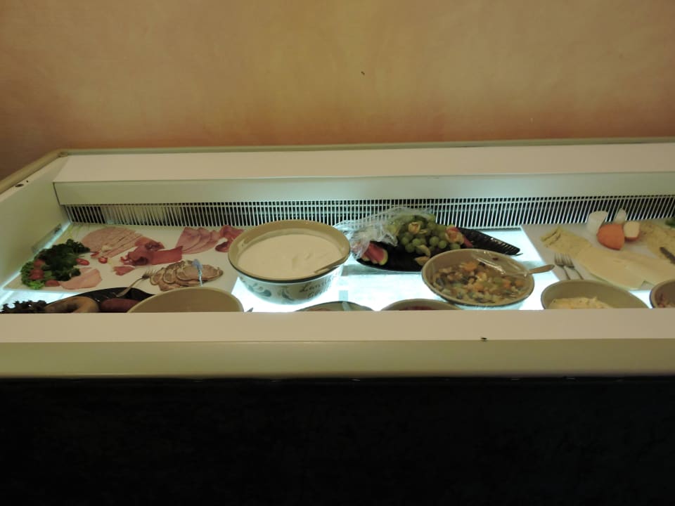 Mit Wurst- und Salatanteil REGIOHOTEL Halle Leipzig Airport