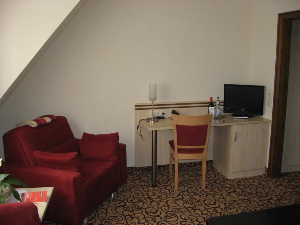 Schreibtisch & TV Land-gut-Hotel zum Löwen