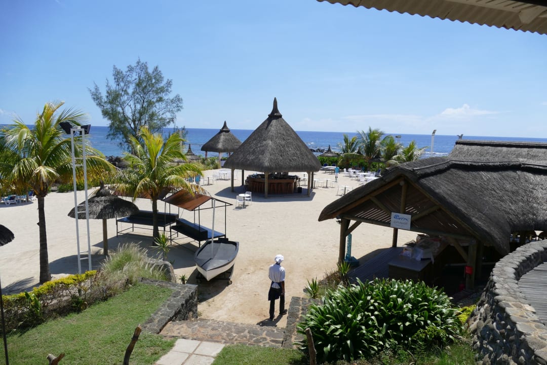 Strandbar und Location für das Abendessen am Strand Anelia Resort & Spa